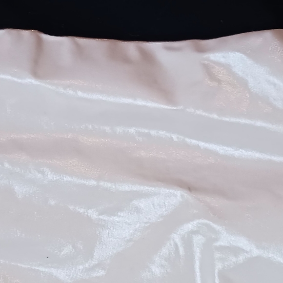 LARGE VICTORIA'S SECRET DUFFLE BAG - Picture 7 of 10